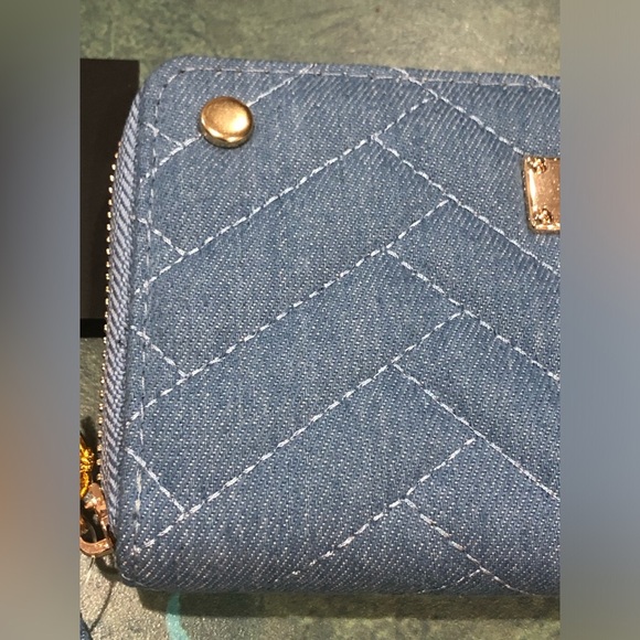 Bebe blue denim quilted puffy zip around wallet wristlet clutch new - Picture 6 of 13